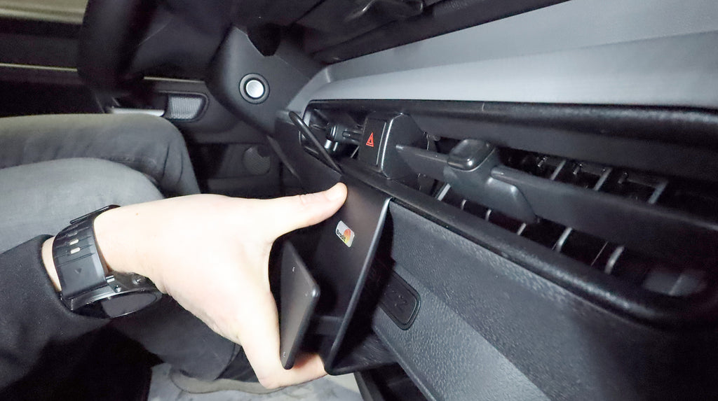 Brodit ProClip 856271 voor Volkswagen ID. Buzz Cargo 2025-2026 - detail van dashboardmontage