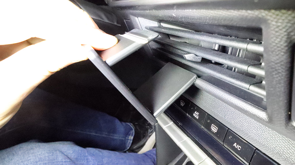 Brodit ProClip 856292 voor Opel Frontera 2024-2026 - montagepositie op dashboard