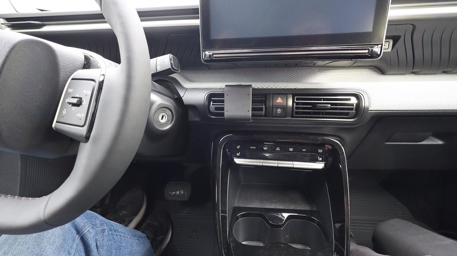 Brodit ProClip 856293 voor Citroen E-C3 2025-2026 en Citroen C3 Aircross 2025-2026 - detail van dashboardmontage