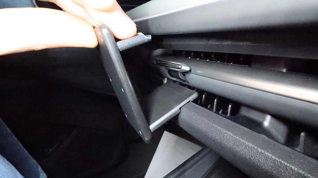 Brodit ProClip 856313 voor Audi Q4 e-tron 2027 - montagepositie op dashboard